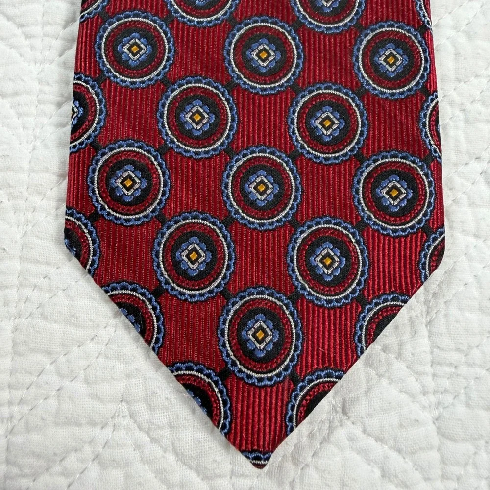 JZ Richards Mens Necktie Geometric Medallion Red Al‎ Silk Hand Made USA EUC